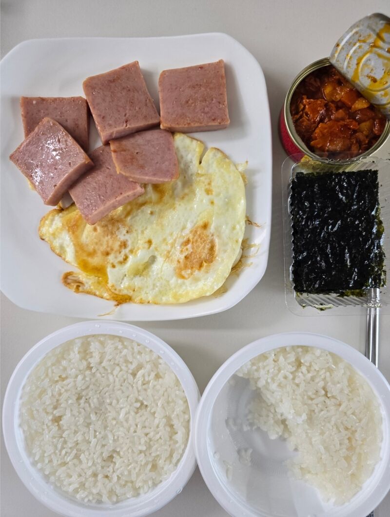 햇반에 가장 최적화된 상차림 원탑