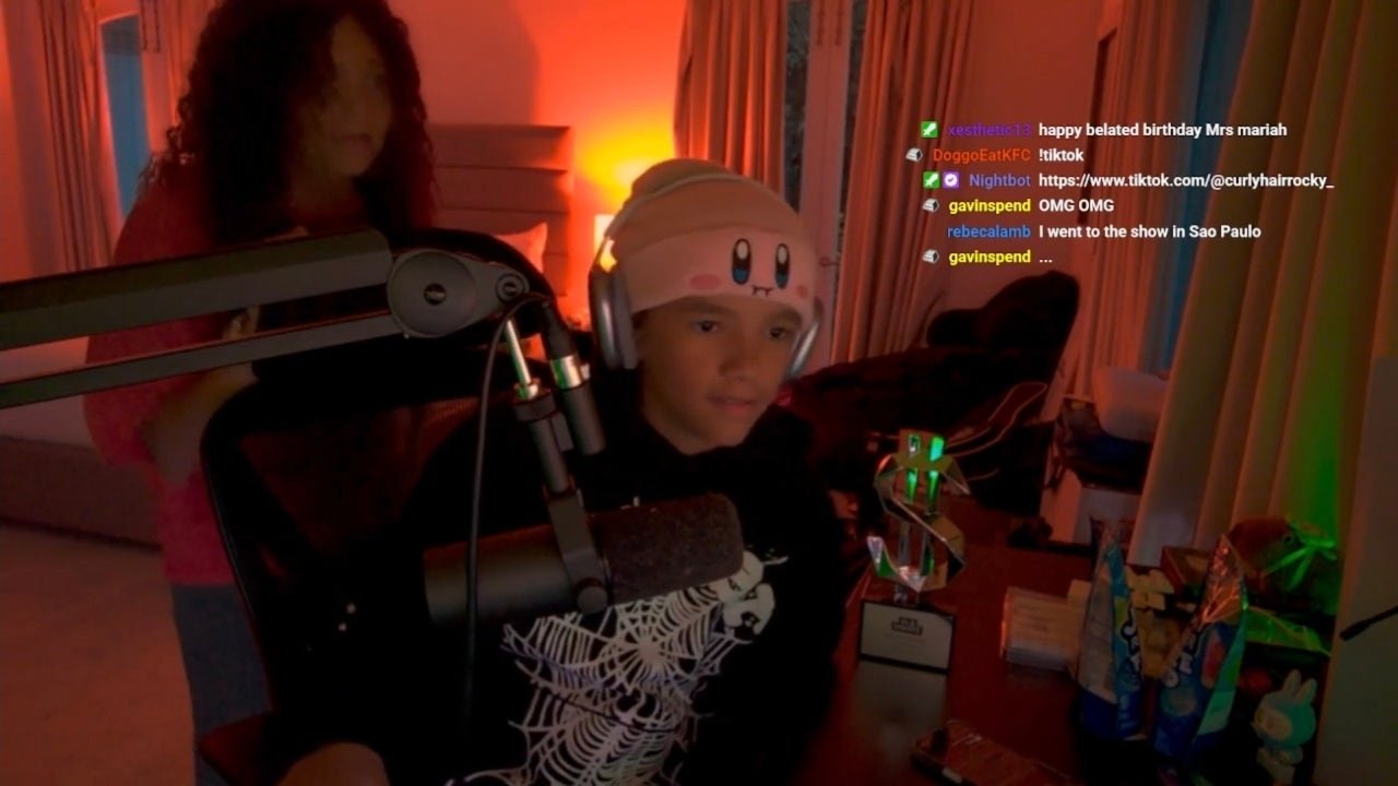 미국의 한 13살 스트리머 방송 중에 엄마 공개