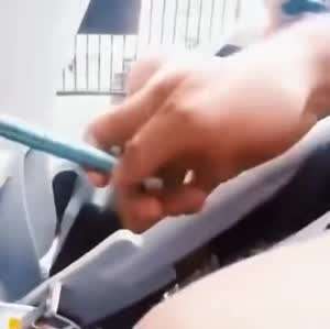 옆사람을 놀리는 가장 잔인한 방법...