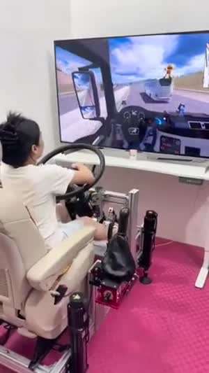 운전은 거지 같이 하는데 장비가 좋네